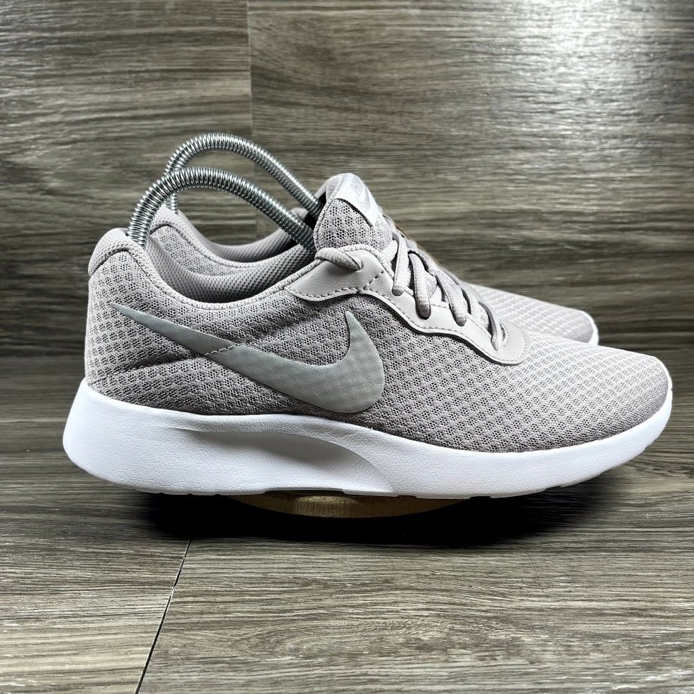 Nike Tanjun Women's Taupe Grey Running Shoes Size 10 NWT - Picture 1 of 9